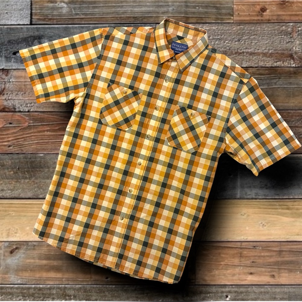 PENDLETON PLAID S/S BUTTON UP SHIRT- MEN’S SIZE MEDIUM